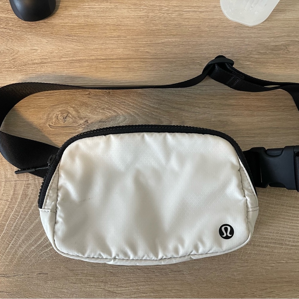 Lululemon white & black everywhere bag